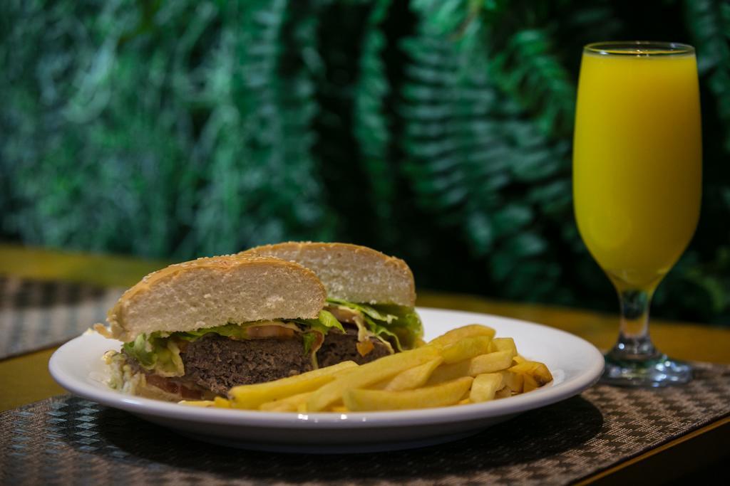 Hotel Tri Premium Criciuma 4*